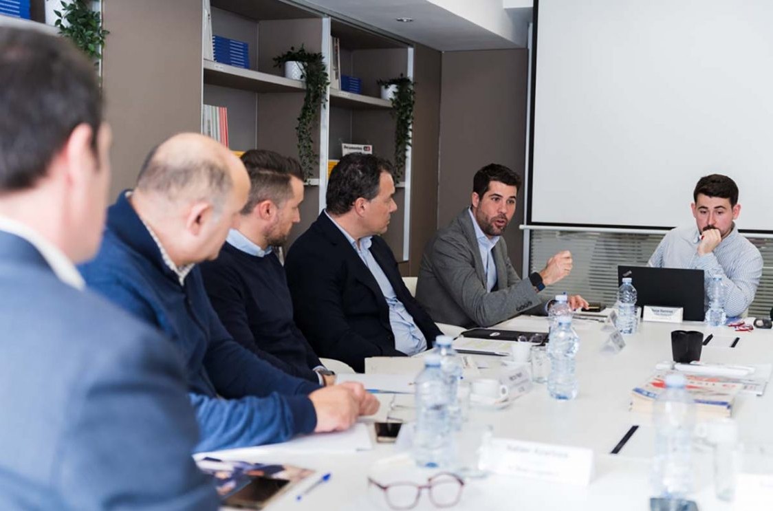 mesa-debate-economia-3