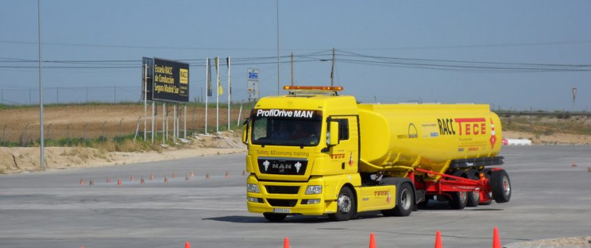 Defensive and anti roll over training program in the RACC Safety driving School facilities